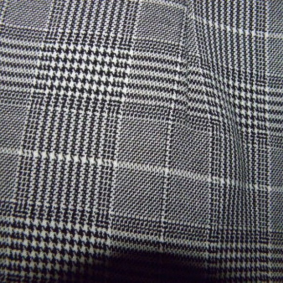 Cute Forever 21 Hound-tooth Plaid Shorts. - Picture 6 of 7